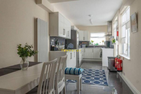 5 BED/4 BATH AT WEMBLEY STADIUM & FREE PARKING, London